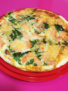 Una foto de Quiche rápido sin gluten de salmón ahumado y espinacas