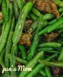 Đậu cove xào lòng gà