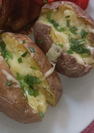 A picture of American-Style Baked Potatoes.