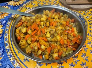 Une photo de Panais, carottes et navets au curry et bouillon de poularde