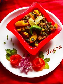 हरे प्याज़ और आलू की सब्जी (Hare Pyaz aur aloo ki sabzi recipe in Hindi) रेसिपी मुख्य फोटो