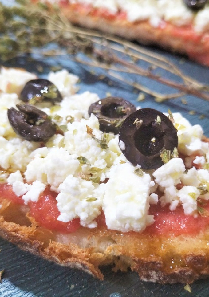 Una foto de Tosta griega