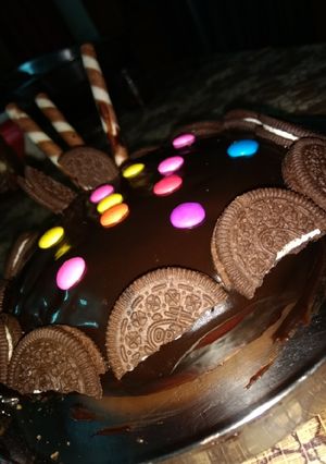 A picture of Vanila sponge with ganache icing(eggless).