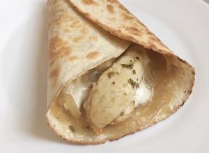Una foto de Tortitas amb pollastre i salsa de iogurt