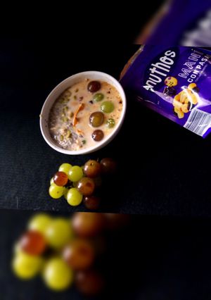 Una foto de Uno de mis desayunos favoritos, práctico y saludable😋😋😋👌