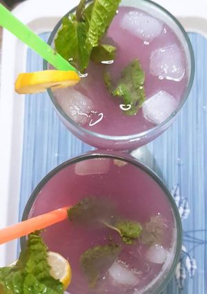 A picture of Black plum juice.