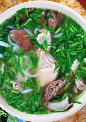 A picture of Banh Canh with Scallions.