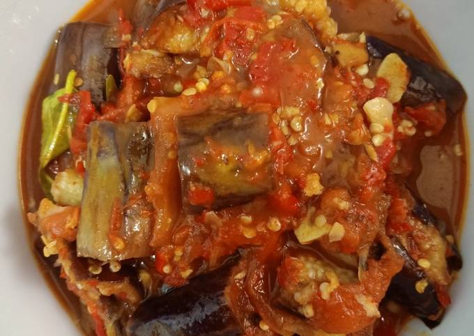 Bagaimana Menyiapkan Sambal Terong Ungu Anti Gagal