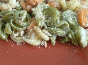 Una foto de fusilli con gambas