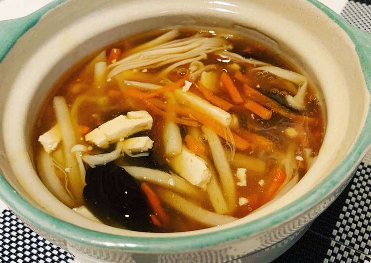 Mixed Mushrooms Hot and Sour Soup蘑菇酸辣湯