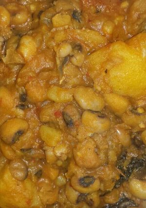 A picture of Bean and sweet potatoes porridge.