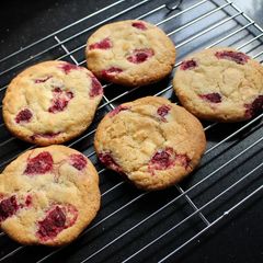 A picture of White chocolate and raspberry cookies.