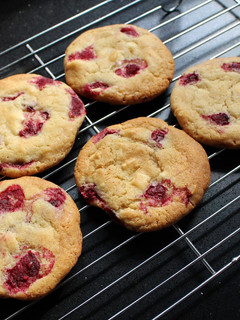 A picture of White chocolate and raspberry cookies.