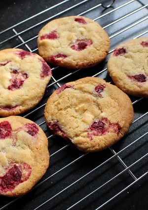 A picture of White chocolate and raspberry cookies.