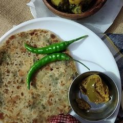 Stuffed fenugreek leaves paratha A picture of Stuffed fenugreek leaves paratha.