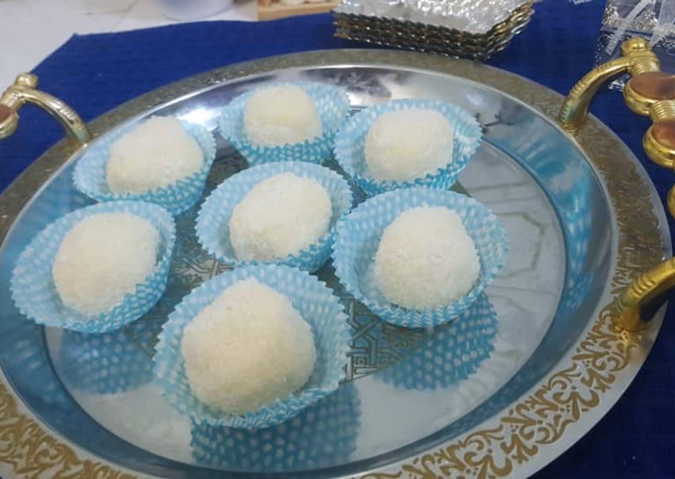 Coconut ladoo