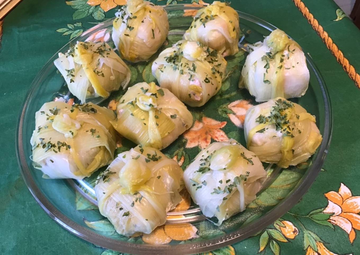 Ballotins de poireaux façon paquet cadeau farcis à la brousse corse et jambon blanc