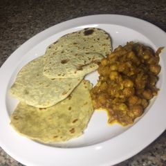 A picture of Curried chickpeas.