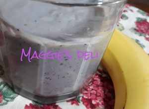 Una foto de Licuado de avena banana y moras