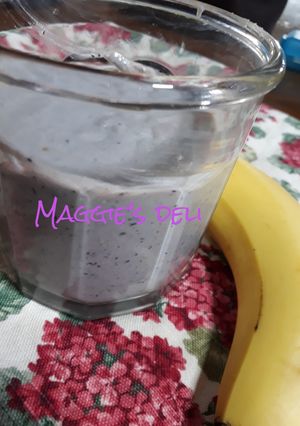 Una foto de Licuado de avena banana y moras