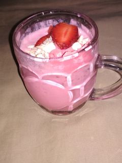 ક્રીમી સ્ટ્રોબેરી મિલ્ક શેક (Creamy Strawberry Milk Shake Recipe In Gujarati) રેસીપી મુખ્ય ફોટો