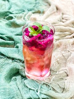 Hình của món Trà Thanh Long Đỏ.
