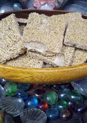A picture of Till & coconut gud patti (chikki).