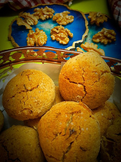 A picture of WALNUT, WHOLE WHEAT AND SEMOLINA BAKED COOKIES.