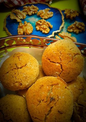 A picture of WALNUT, WHOLE WHEAT AND SEMOLINA BAKED COOKIES.
