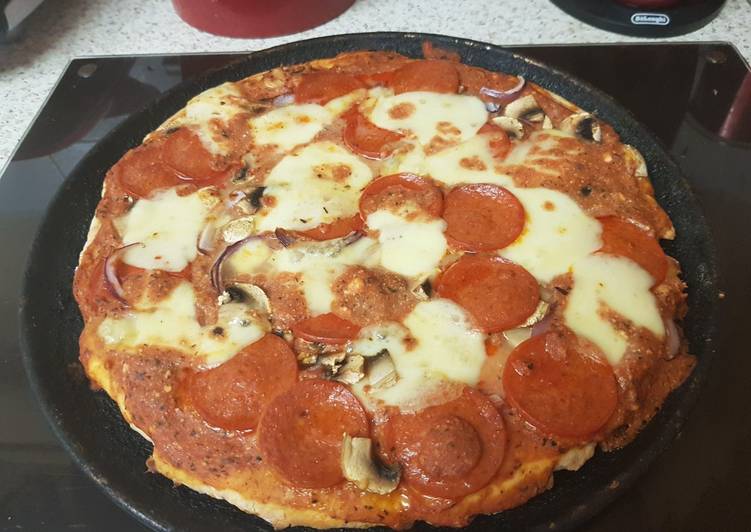 My Homemade Italian Pizza right to the edge. 💖