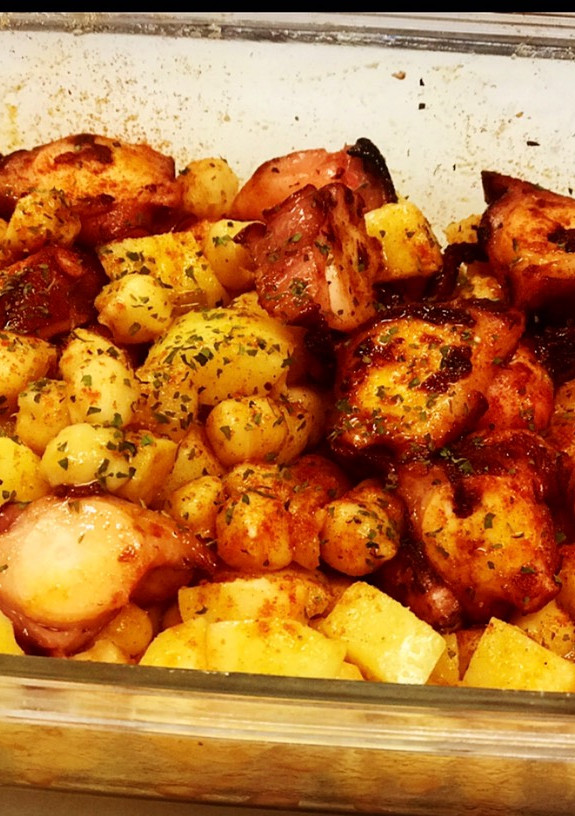 Una foto de Garbanzos con pulpo 🐙 a la parrilla