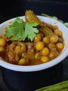 पांढऱ्या वाटण्याची भाजी (pandrya vatanyachi bhaji recipe in marathi) रेसिपी चे मुख्य फोटो