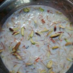 A picture of Seviyan kheer.