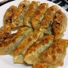 A picture of Gyoza.