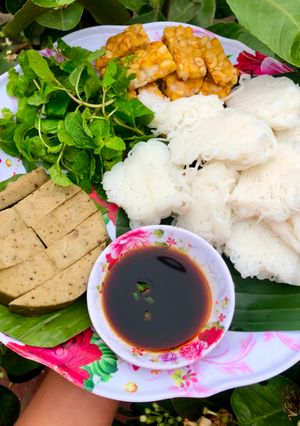 Hình của món Bún chấm tempeh và giò chay.