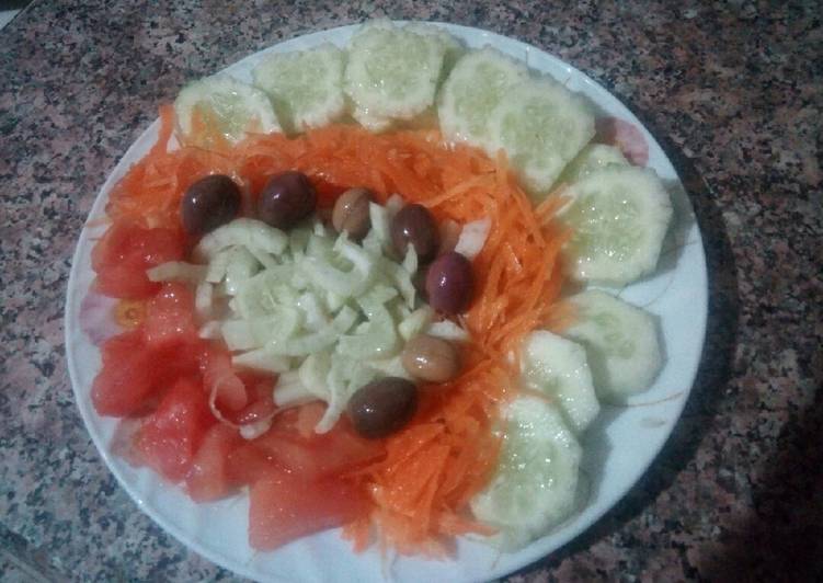 Comment Cuisiner Salade concombre / fenouil /carotte / tomate