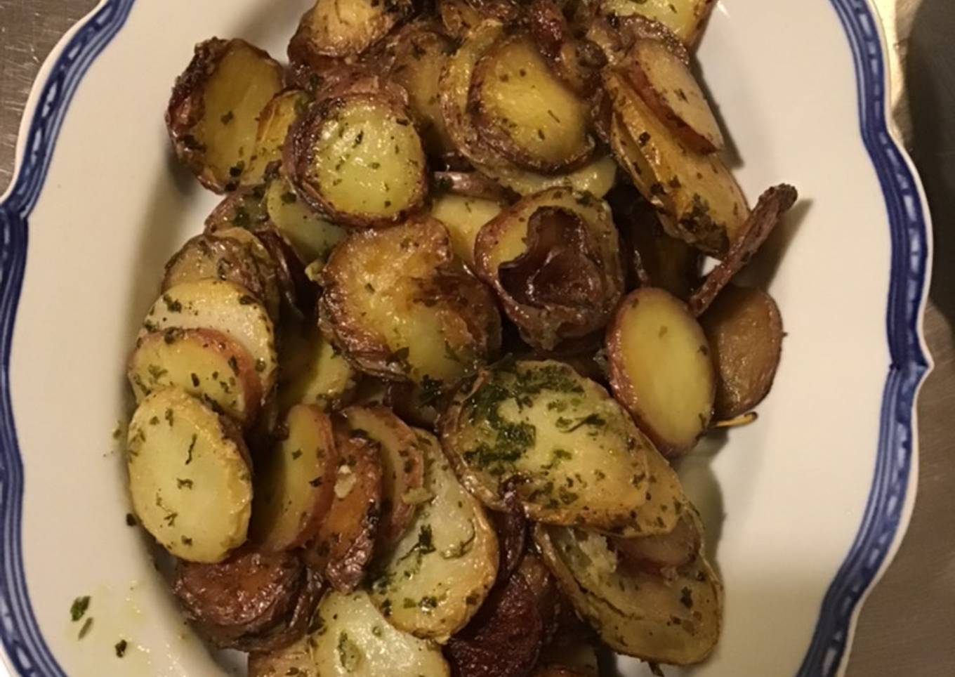 Duo de pommes de terre sautées à l ail et persil