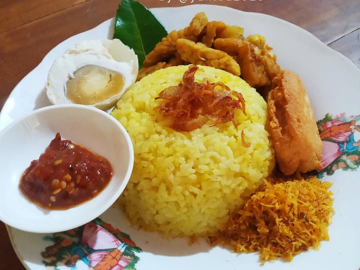 Langkah Mudah untuk Membikin Resep  Nasi kuning bumbu racik praktis yang Sempurna, Sempurna