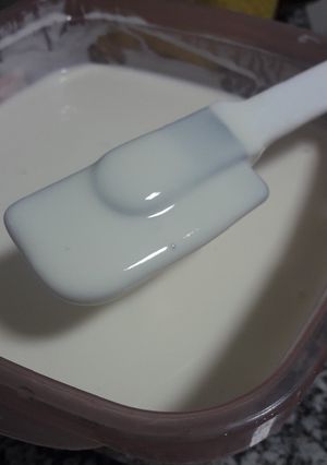 Una foto de Yogurt natural cremoso (sin yogurtera)