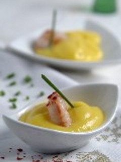Una foto de Langostinos con mango picante