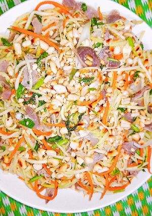 Hình của món Nộm mề gà.