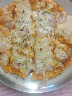पिज़्ज़ा (pizza recipe in Hindi) रेसिपी मुख्य फोटो