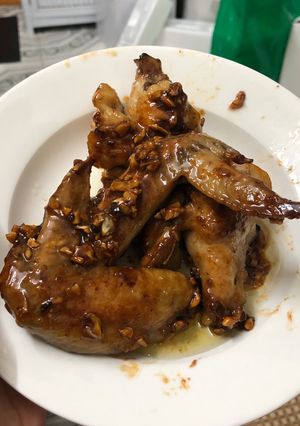 Hình của món Cánh gà chiên mắm bơ tỏi.