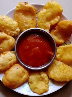 બટેટા ના ભજીયા (Potato Bhajiya Recipe In Guajarati) રેસીપી મુખ્ય ફોટો