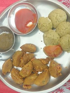 सूजी की इडली फ्राई (Suji ki idli fry recipe in hindi) रेसिपी मुख्य फोटो