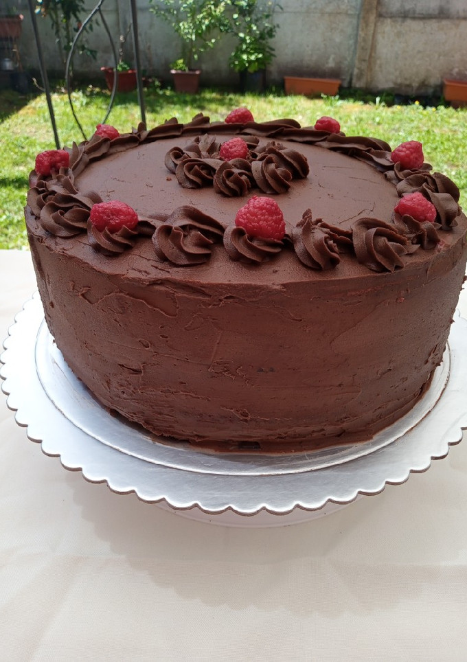 Una foto de Torta de trufa y frambuesa