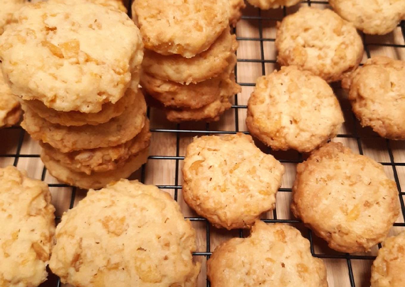 Cornflake cheese cookies