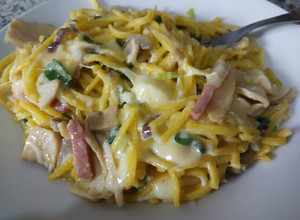 Una foto de Tallarines con panceta y champiñones