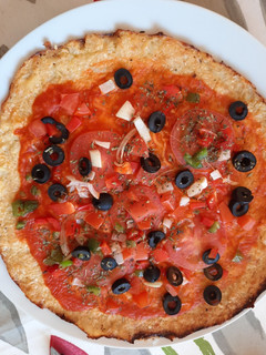 Una foto de Pizza casera de coliflor saludable