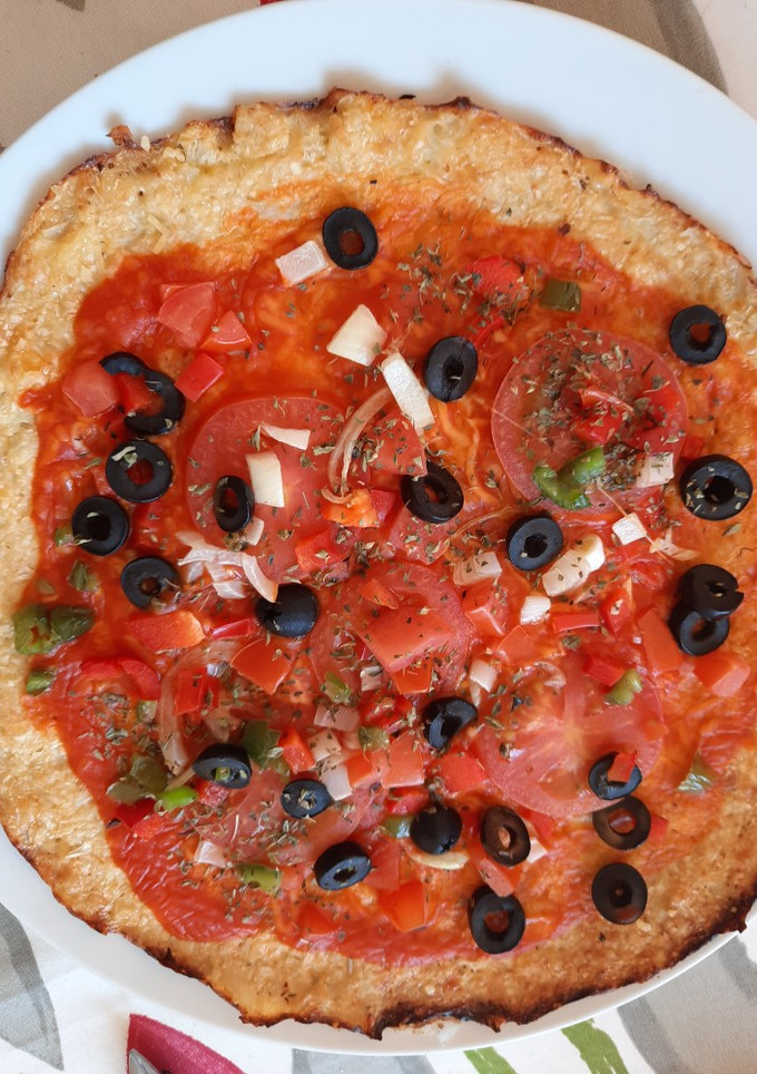 Una foto de Pizza casera de coliflor saludable